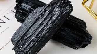 Pierre-Brute-De-Tourmaline-Noire-Naturelle-D-coration-Int-rieure-Pierre-D-aromath-rapie-Sp-cimen-Min-ral-Convient-Pour-La-Saint-Valentin-No-l-Nouvel-An